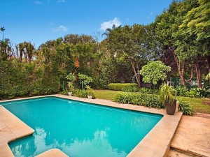 Must have pool, within walking distance of the beach