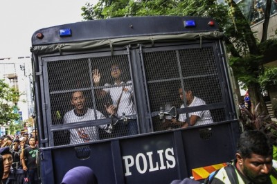 Patut tau ke enda kami ngereja baka tu? Hak bala orang tu udah enda dikibuhka ngambika sida ulih diarika