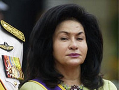 Kuasa ari belakang penuduk Menteri Besai – bini iya Rosmah Mansor dikemendarka ngangauka sapa-sapa pemesai perintah ngarika laki iya.