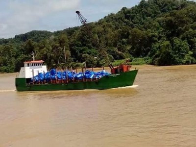 Hooray, it's the election!  At last BN will hand us a plastic container to catch fresh water now that the rivers are polluted by their oil palm and logging.