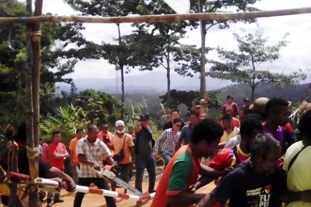 Thugs with chainsaws hired by the loggers attack peaceful native protestors