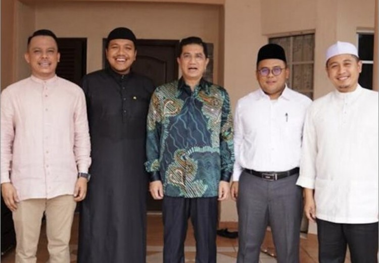 Radzlan Jalaludin (left) together with Azmin's inner circle, Afif, Azmin Ali, Amiruddin and Hillman Idham