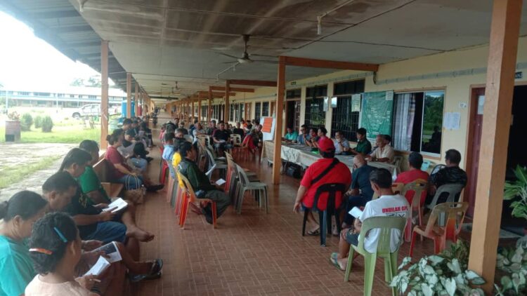 Protestors meeting in Long Terawan Baram over proposed survey